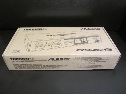 Вот в такой аккуратной коробке поставляется Alesis Trigger IO