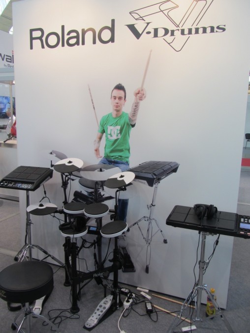 Новинку Roland TD-4KP читатели Digital-Drums.ru оценили еще в феврале! :-)